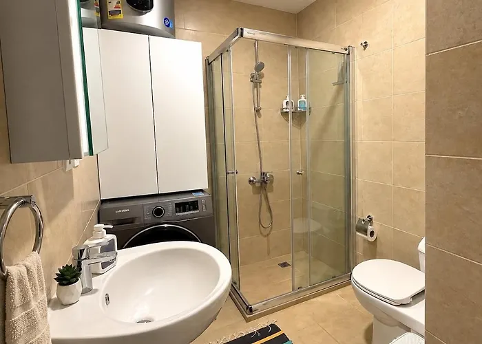 Luxury Modern 1-bedroom In Aldau Heights