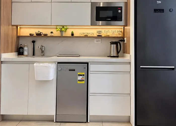 Apartment Luxury Modern 1-bedroom In Aldau Heights *